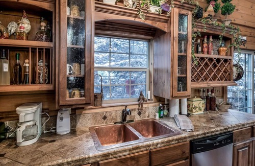Ruidoso House | Sombras Del Bosque: Large 3 Level Log Cabin with Hot Tub