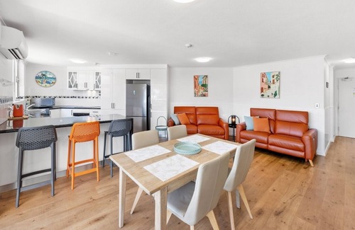 Gold Coast Apartment | Some people look for a beautiful place, while others make a place beautiful.