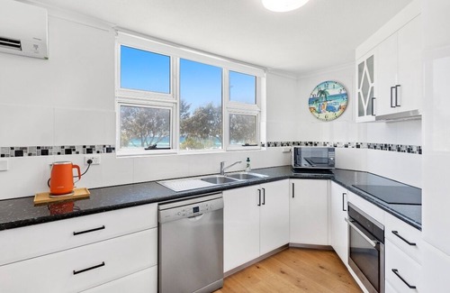 Gold Coast Apartment | Some people look for a beautiful place, while others make a place beautiful.