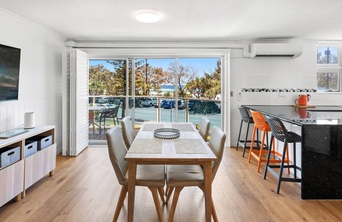 Gold Coast Apartment | Some people look for a beautiful place, while others make a place beautiful.