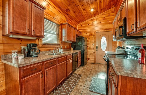Gatlinburg Cabin | ☀Someday Cabin! Pet Friendly✔HotTub✔Game Room✔Grill✔