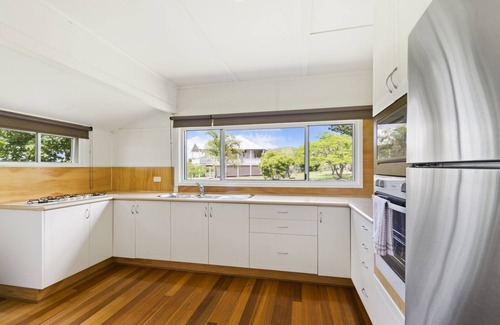 Hazeldean House | Somerset Dam Family Getaway - Holiday House in Hazeldean