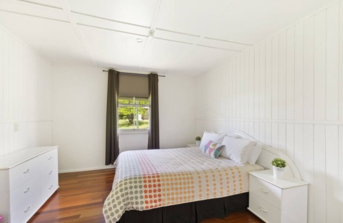 Hazeldean House | Somerset Dam Family Getaway - Holiday House in Hazeldean