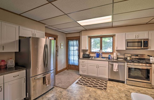 Somerset House | Somerset Home w/Yard 5 Mi to Historical Center