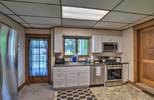 Somerset House | Somerset Home w/Yard 5 Mi to Historical Center