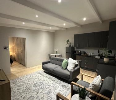 Heldervue Apartment | Somerset-West PRIME SPOT- Solar Powered!