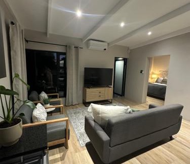Heldervue Apartment | Somerset-West PRIME SPOT- Solar Powered!