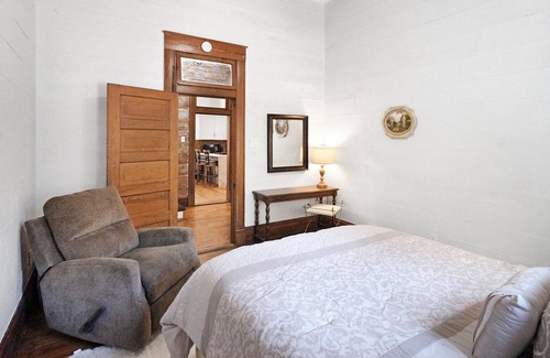 Mineral Wells House | Somewhere In Time near Downtown