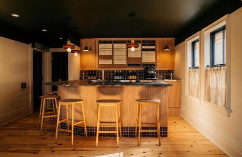 Collingwood Hotel | Somewhere Inn Collingwood