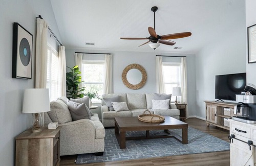 Colington Cottage | Somewhere On A Beach Private Pool Hot Tub Game Room Fire Pit