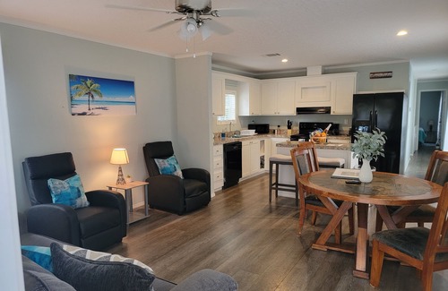 Dunnellon House | Somewhere Over The Rainbow River Paradise