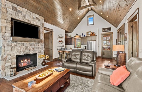 Elk Park House | Sommer Hus at Eagles Nest: Pet Friendly Single Level