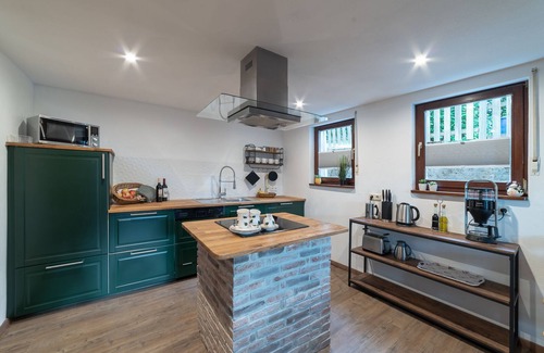 Hofen House | "Sommerhaus" vacation home with sauna, pellet stove, e-charging station, e-bikes and garden