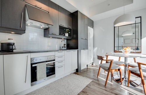 Toronto Entertainment District Condo | Somnus Luxury 1 bedroom downtown Toronto. Full condo.