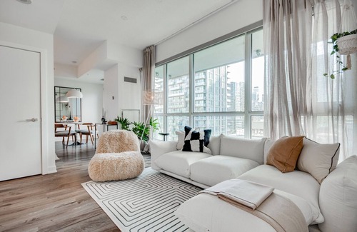 Toronto Entertainment District Condo | Somnus Luxury 1 bedroom downtown Toronto. Full condo.