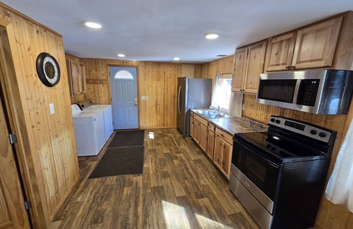 Tomahawk Cabin | Somo River Home - Fire Pit, Dog Friendly, W&D, Kayaks, Canoe