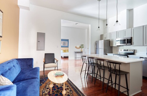 Faubourg Delachaise Apartment | Sonder at Delachaise Row | Three-Bedroom Apartment w/ Balcony