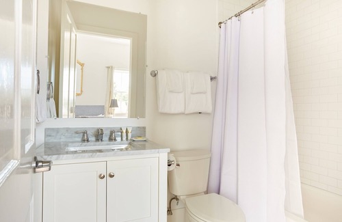 Faubourg Delachaise Apartment | Sonder at Delachaise Row | Three-Bedroom Apartment w/ Balcony