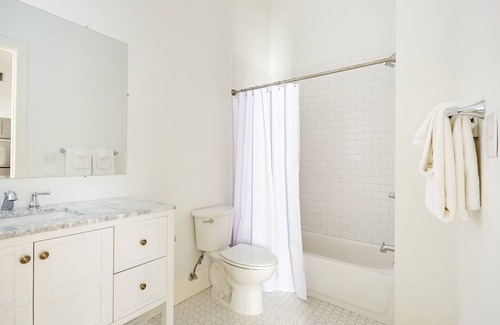 Faubourg Delachaise Apartment | Sonder at Delachaise Row | Two-Bedroom Apartment