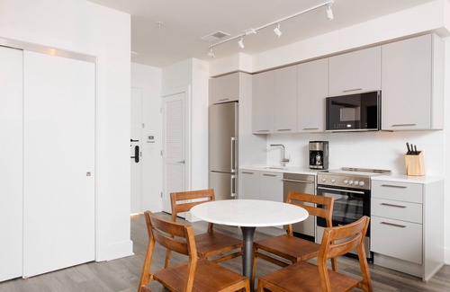 Navy Yard Apartment | Sonder Europa | One-Bedroom Apartment