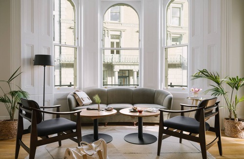 Queen's Gate Apartment | Sonder Kensington Gardens | Spacious Queen Room