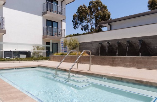 Inglewood Apartment | Sonder Lüm | Double Bunk Room w/ Balcony