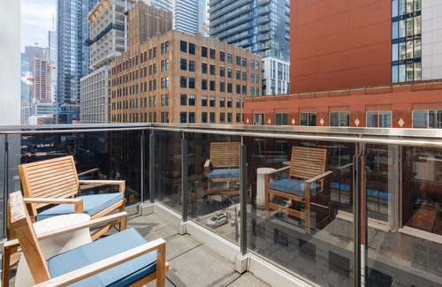 Fashion District Apartment | Sonder The Slate | Lofted King Suite w/Balcony