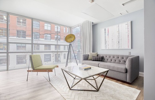 Fashion District Apartment | Sonder The Slate | Queen Suite
