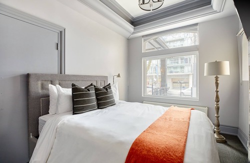 Church and Wellesley Apartment | Sonder The Wellesley | Superior Queen Room