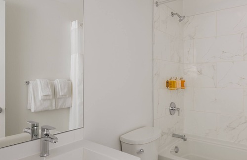 Truxton Circle Apartment | Sonder Vicino | Two-Bedroom Apartment