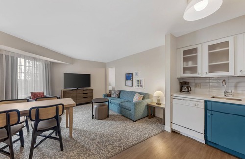Gateway Hotel | Sonesta ES Suites Austin The Domain Area