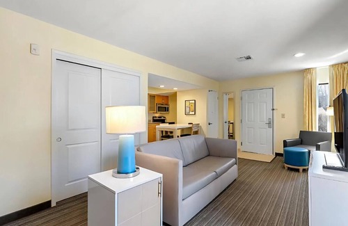 Sharonville Hotel | Sonesta ES Suites Cincinnati - Sharonville West