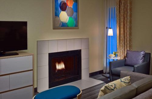 Warwick Hotel | Sonesta ES Suites Providence - Airport
