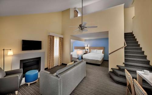 Warwick Hotel | Sonesta ES Suites Providence - Airport