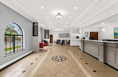Beaumont Hotel | Sonesta Essential Beaumont