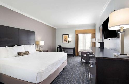 Westchase Hotel | Sonesta Essential Houston Westchase
