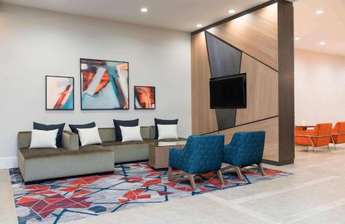 East Paris Hotel | Sonesta Hotel Grand Rapids Airport