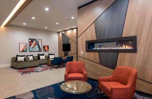 East Paris Hotel | Sonesta Hotel Grand Rapids Airport