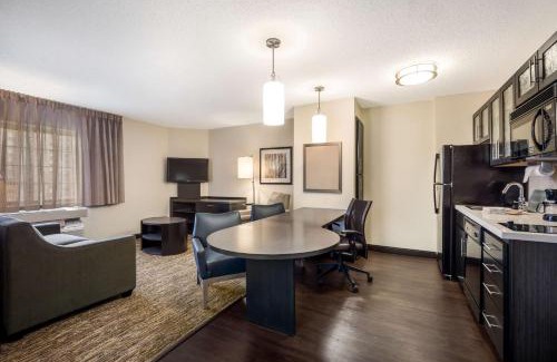 North Arlington Hotel | Sonesta Simply Suites Arlington