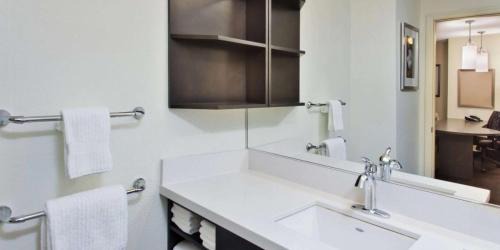 Fairbanks Hotel | Sonesta Simply Suites Houston Brookhollow