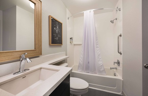 Exchange Place North Hotel | Sonesta Simply Suites Jersey City