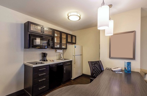 Earth City Hotel | Sonesta Simply Suites St Louis Earth City