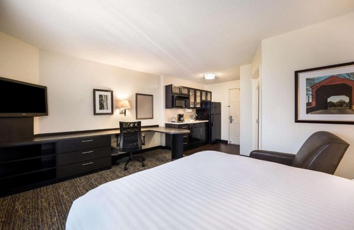 Libertyville Hotel | Sonesta Simply Suites Chicago Libertyville