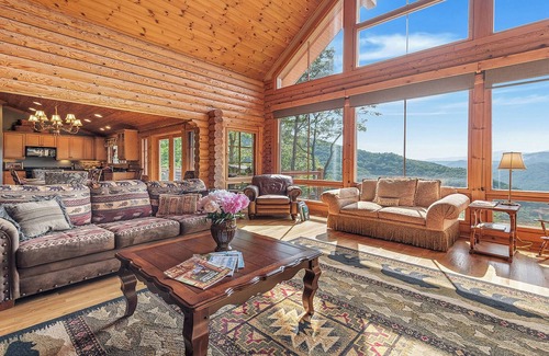 Waynesville House | Song Bird Lodge in Gated Smoky Mountain Retreat Community