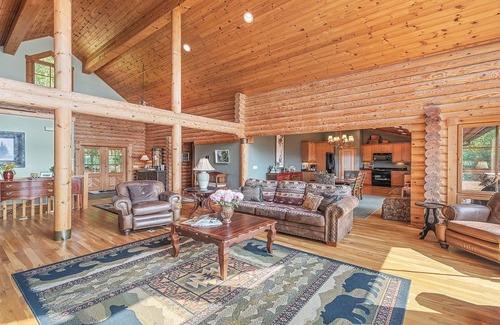 Waynesville House | Song Bird Lodge in Gated Smoky Mountain Retreat Community