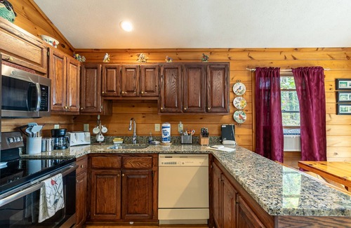 Vilas Cabin | Songbird Cabin is serenity tucked away on the edge of a Christmas Tree Farm