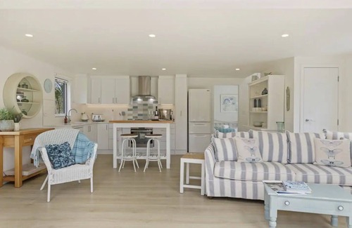 Leigh Cottage | Songbird Cottage - a luxury dog friendly hideaway