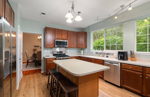 Lovettsville House | Songbird Haven by Bucolic Escapes, Midterm Stays Available