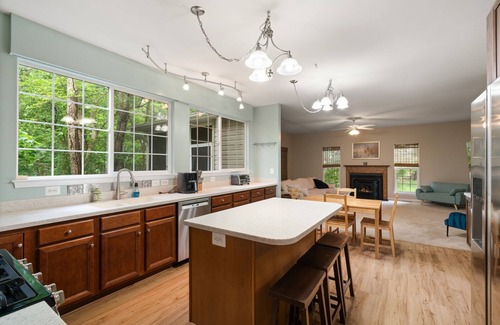 Lovettsville House | Songbird Haven by Bucolic Escapes, Midterm Stays Available