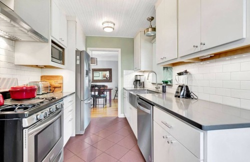 Anderson Township Apartment | Songbird Retreat | Lush Fenced Back Yard